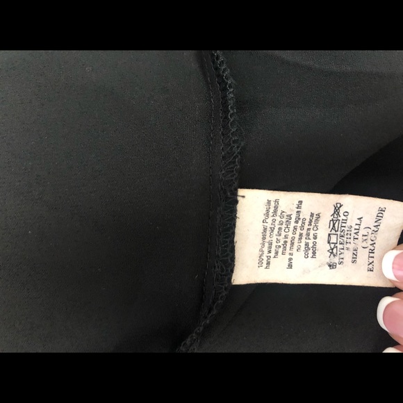 Black 100% Modish One polyester top. V cut in front. Wide sleeves.  Size XL. - Picture 5 of 8